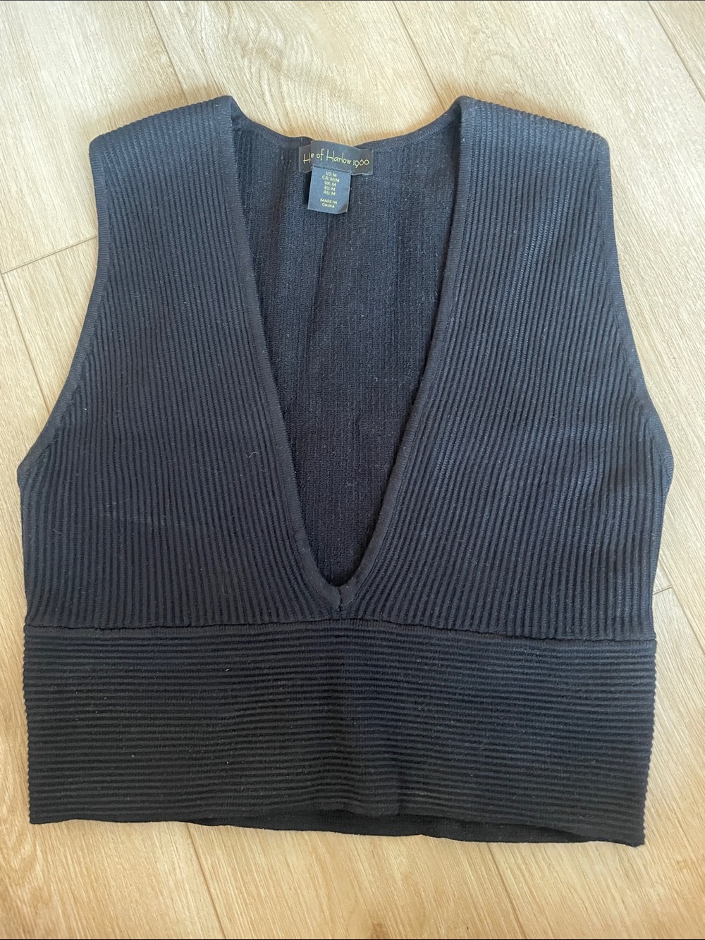 Black Ribbed V-Neck crop top